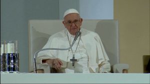 papa-francis-portekiz-gezisini-15-milyon-ibadetcinin-onunde-ayinle-bitirdi-3Omayn9u.jpg