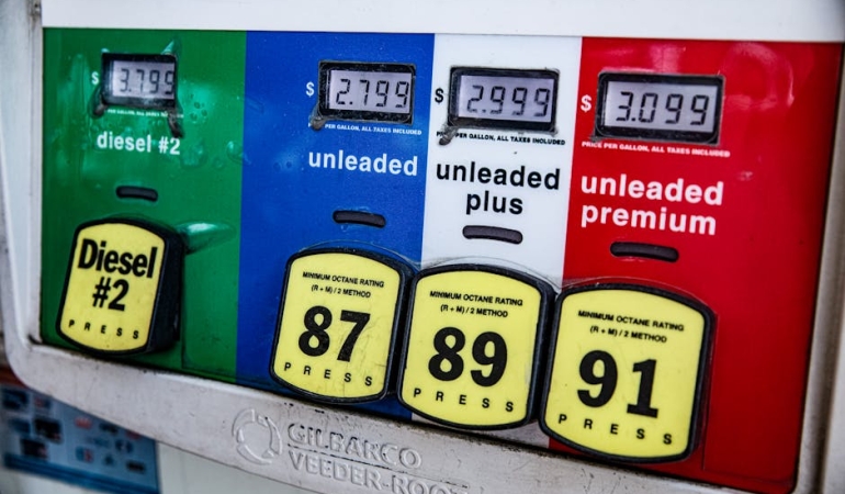 Benzine-Yeni-Zam-Yolda-Fiyatlar-44-TL8217ye-Yaklasiyor-featured