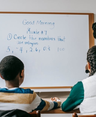 Kocaeli8217de-Basortusu-Tartismasi-Ogretmen-A.K.-Gorevden-Uzaklastirildi-featured