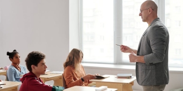 Egitim-Is-Tamer-Ogretmen8217in-85-KM8217lik-Surgun-Kararina-Tepki-featured