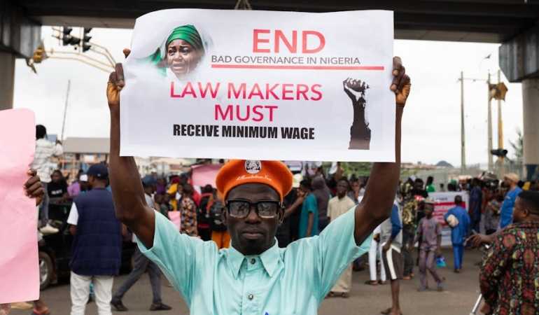 Emekli-Memur-Ayligi-Asgari-Ucretin-Altina-Dustu-Tarihi-Gerileme-featured