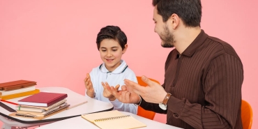 Ogrenci-Yonlendirmesine-Kizan-Veli-Ogretmenin-Aracinin-Lastigini-Kesti-featured