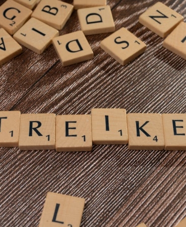 Ogretmen-Siddetine-Karsi-Sendikalar-Grevde-Genis-Katilimli-Protesto-featured