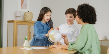 Rehber-Ogretmen-Fatma-Nur-Celik-Ogrenci-Bicagina-Yenik-Dustu-featured