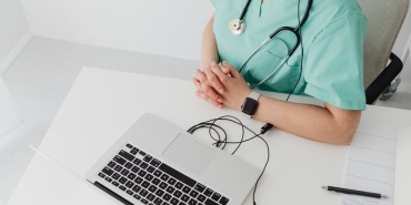 Saglik-Liyakat-Sen-Saglikcilara-Kalici-Maas-Ikramiyesi-ve-Kapsamli-Reform-Sart-featured