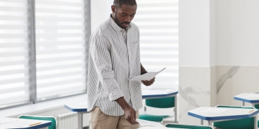 Sinav-Gorevlilerine-Karekod-Soku-Geciken-Ogretmenlerin-Gorevleri-Iptal-Edildi-featured