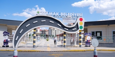 Balikesir8217de-Okul-Giris-Cikislari-Velilere-Anlik-Fotografli-Bildiriliyor-featured