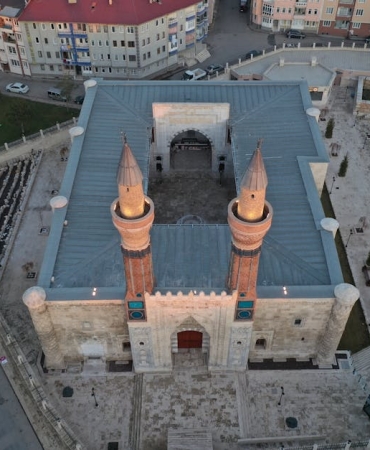 Trabzon-Egitim-Camiasi-Yasta-Tarih-Ogretmeni-Huseyin-Datli-Vefat-Etti-featured